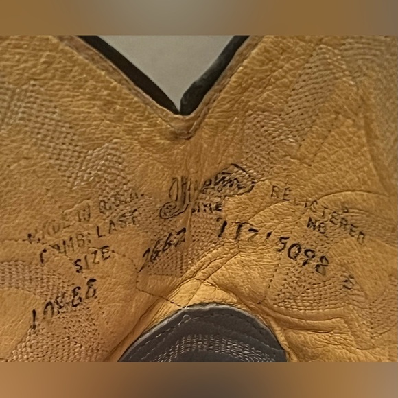 Justin Boots Mens Vintage Broken in Brown Blue 10.5 EE Cowboy Boots Rare - Picture 2 of 15